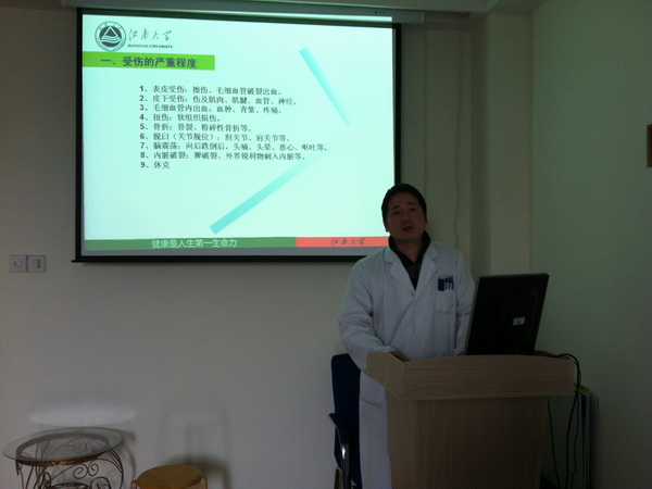 校医院优质服务月急救知识宣讲活动