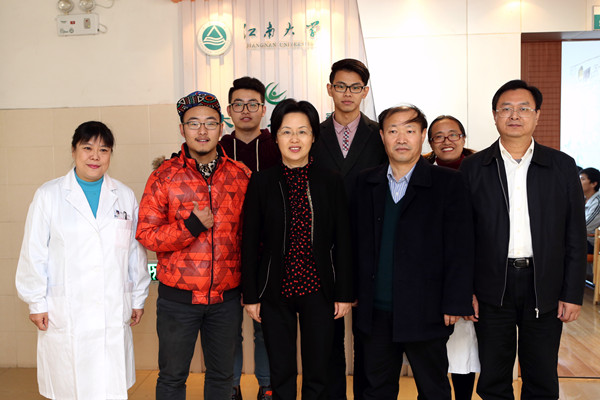 华博雅副市长视察我校防治艾滋病宣传教育工作