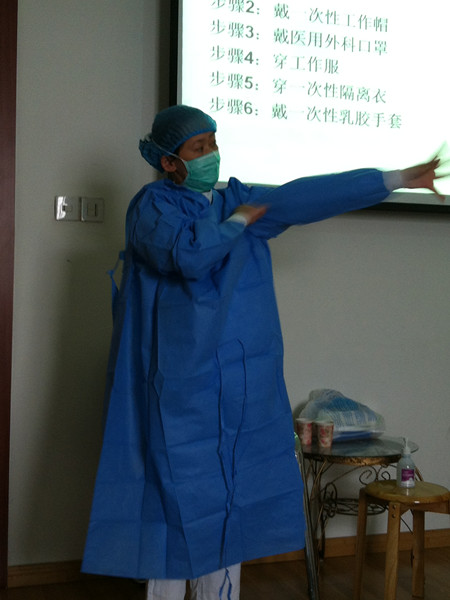 校医院开展“埃博拉出血热防控知识” 讲座