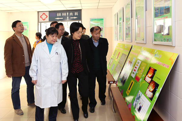 华博雅副市长视察我校防治艾滋病宣传教育工作