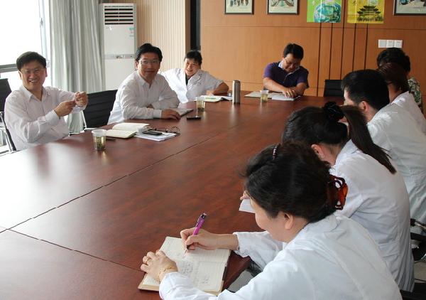 江南大学副校长田备来校医院工作调研